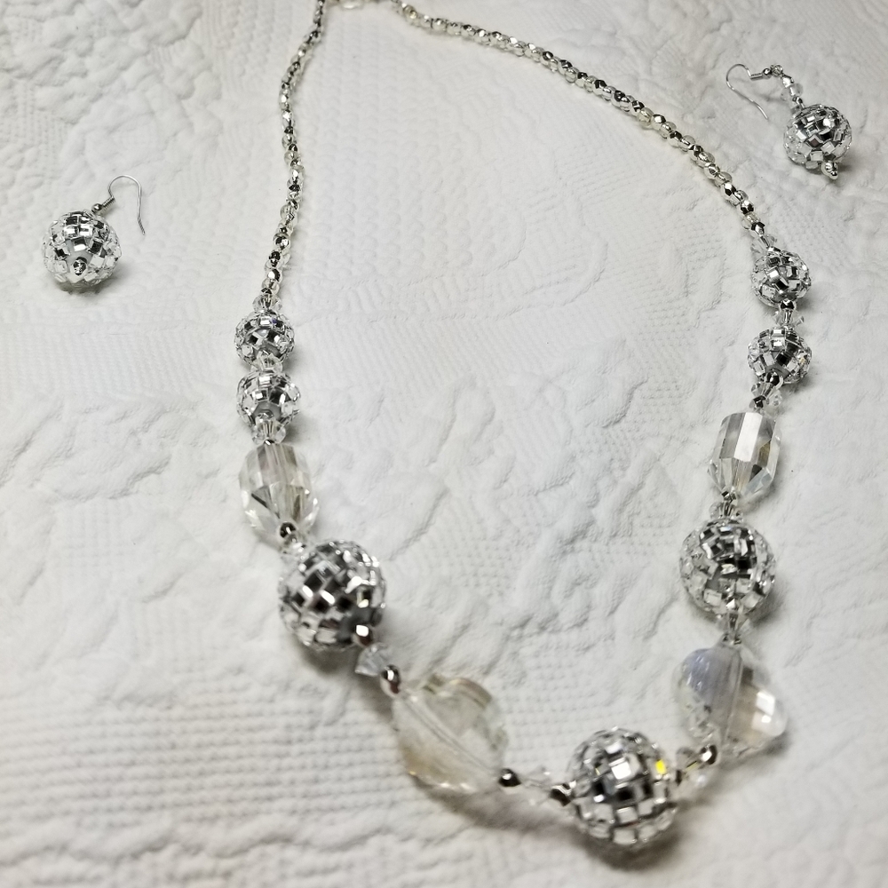 Bedazzled Beauty Necklace and Earring Set